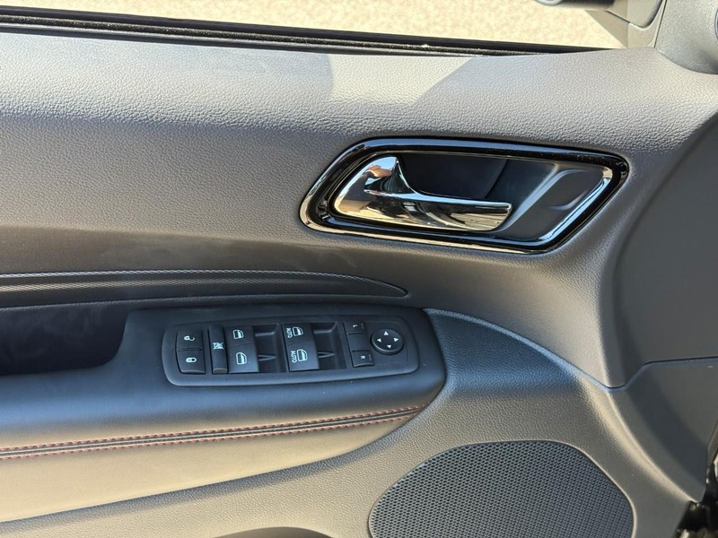 Dodge Durango Vehicle Full-screen Gallery Image 11