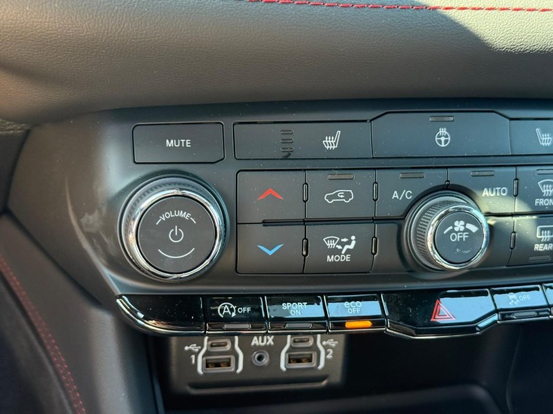 Dodge Durango Vehicle Full-screen Gallery Image 17