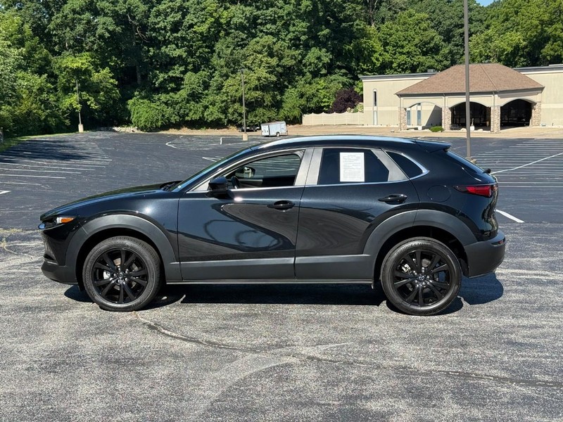 Mazda CX-30 Vehicle Full-screen Gallery Image 2