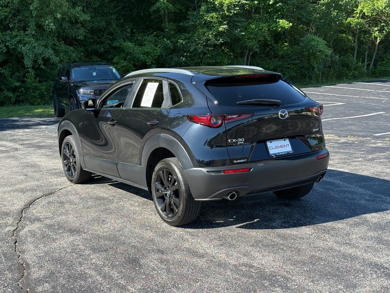 Mazda CX-30 Vehicle Full-screen Gallery Image 3