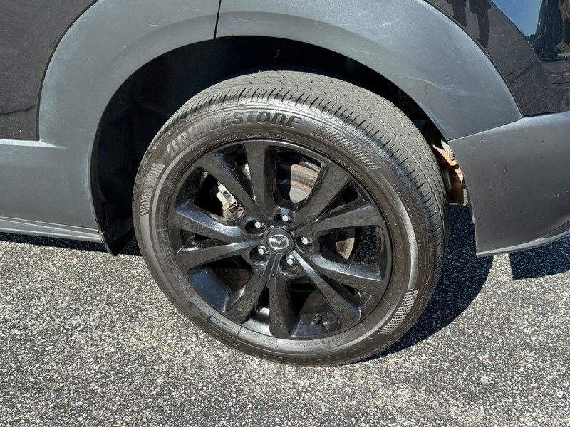 Mazda CX-30 Vehicle Full-screen Gallery Image 4