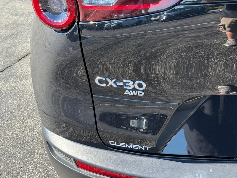 Mazda CX-30 Vehicle Full-screen Gallery Image 5