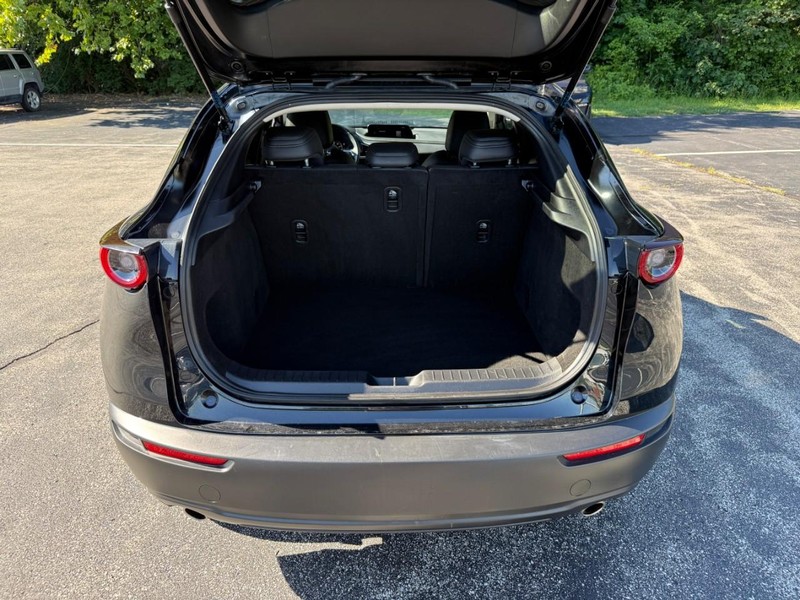 Mazda CX-30 Vehicle Full-screen Gallery Image 6