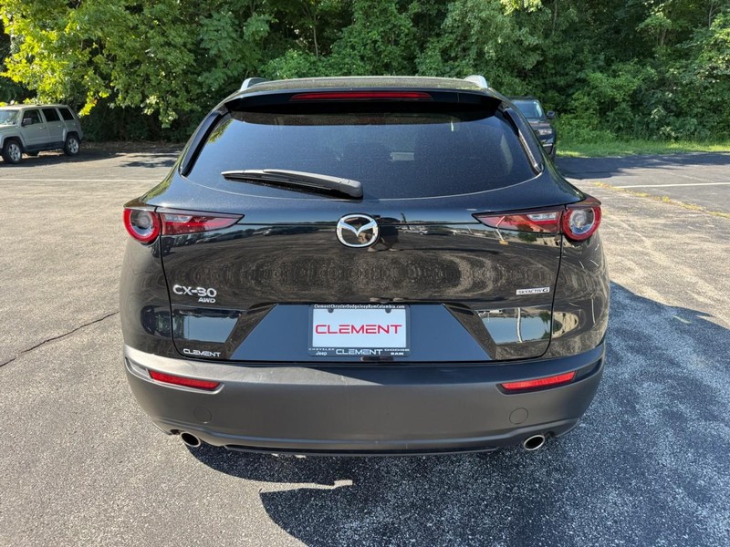 Mazda CX-30 Vehicle Full-screen Gallery Image 7