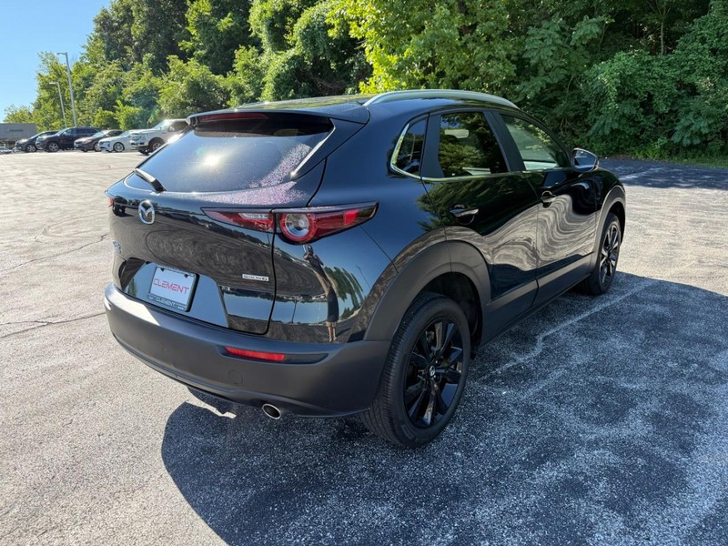 Mazda CX-30 Vehicle Full-screen Gallery Image 8