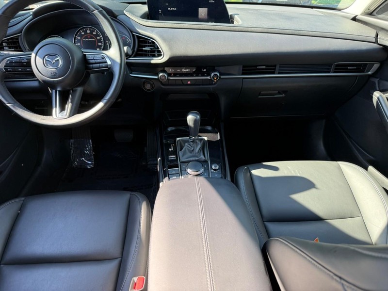 Mazda CX-30 Vehicle Full-screen Gallery Image 12