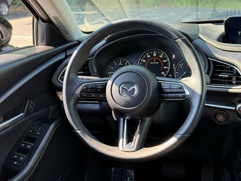 Mazda CX-30 Vehicle Full-screen Gallery Image 13