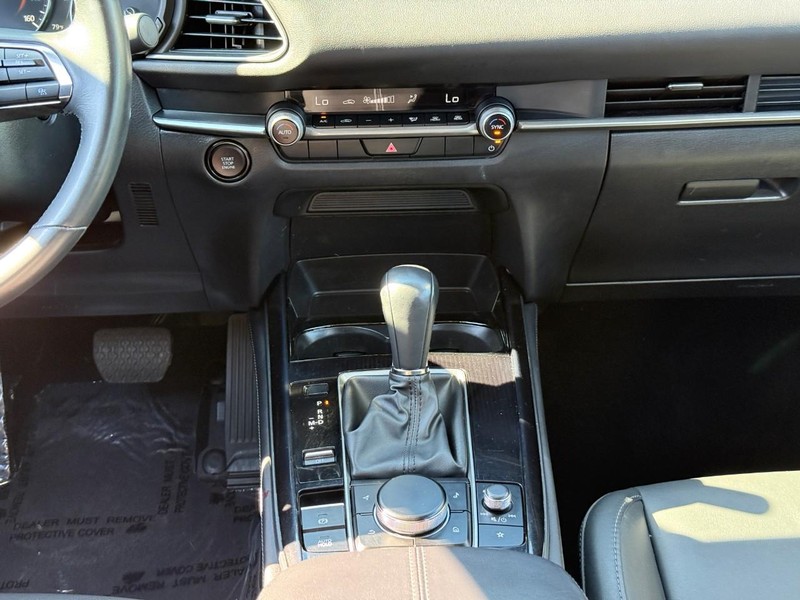 Mazda CX-30 Vehicle Full-screen Gallery Image 15
