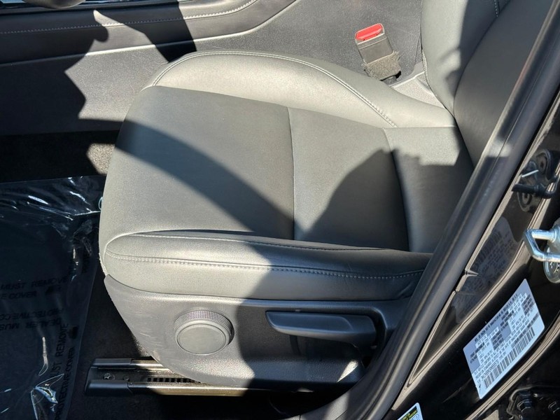 Mazda CX-30 Vehicle Full-screen Gallery Image 17