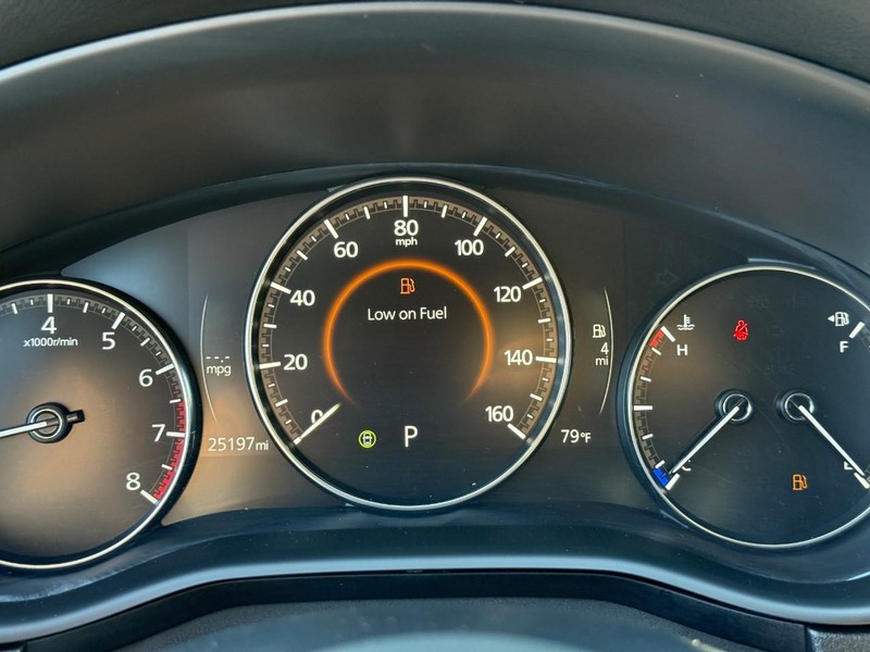 Mazda CX-30 Vehicle Full-screen Gallery Image 20