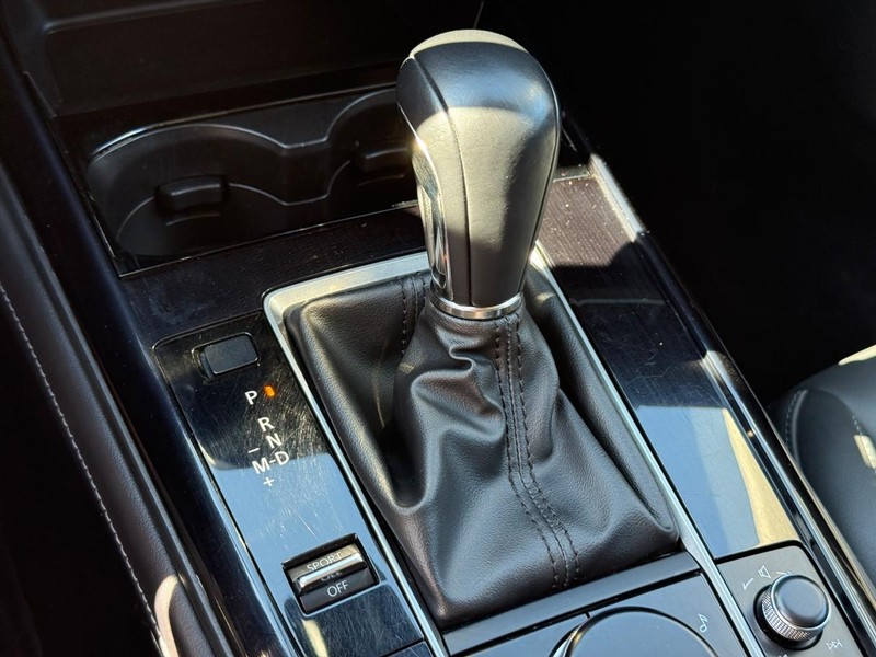Mazda CX-30 Vehicle Full-screen Gallery Image 21