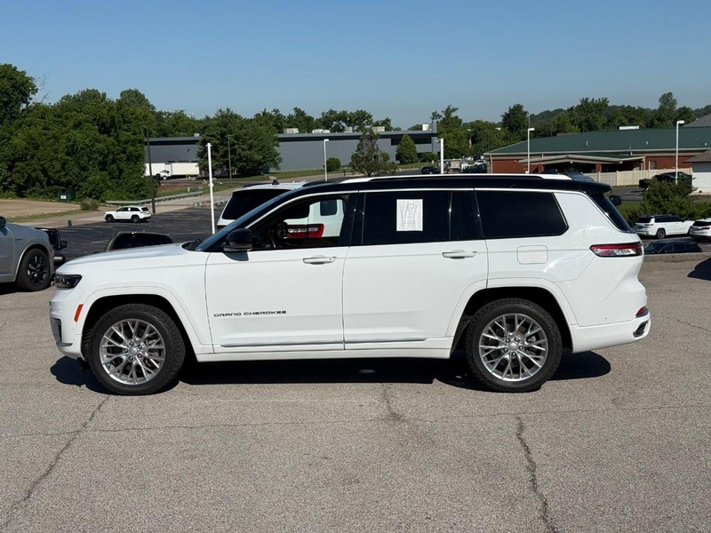 Jeep Grand Cherokee L Vehicle Full-screen Gallery Image 2