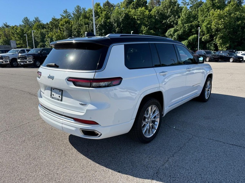 Jeep Grand Cherokee L Vehicle Full-screen Gallery Image 7