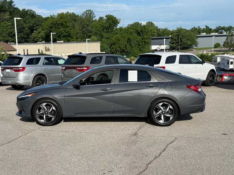 Hyundai Elantra Vehicle Image 03