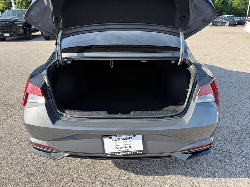 Hyundai Elantra Vehicle Image 08