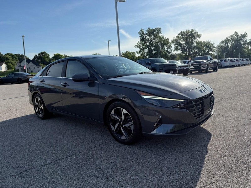 Hyundai Elantra Vehicle Image 12