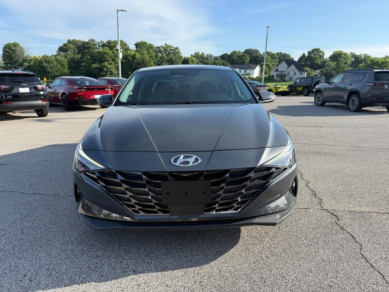 Hyundai Elantra Vehicle Image 13