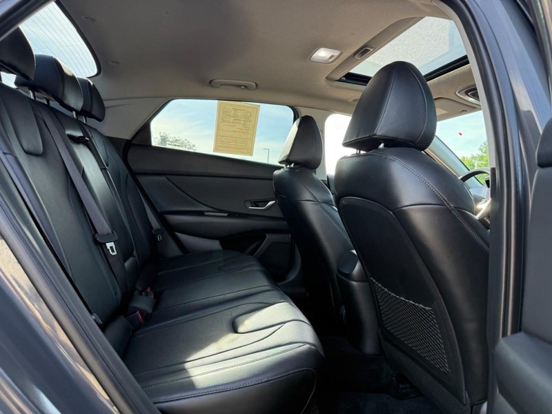 Hyundai Elantra Vehicle Image 14