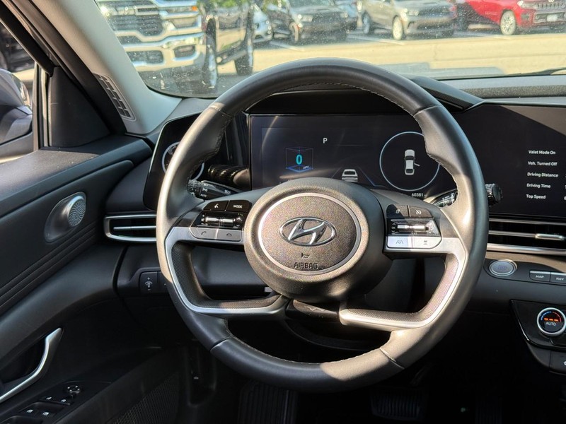 Hyundai Elantra Vehicle Image 16