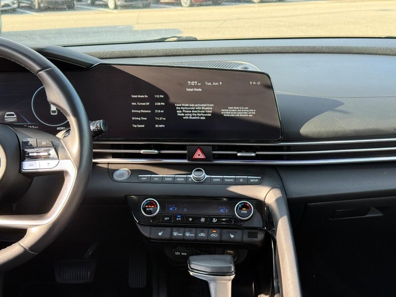 Hyundai Elantra Vehicle Image 17