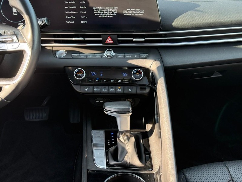 Hyundai Elantra Vehicle Image 18
