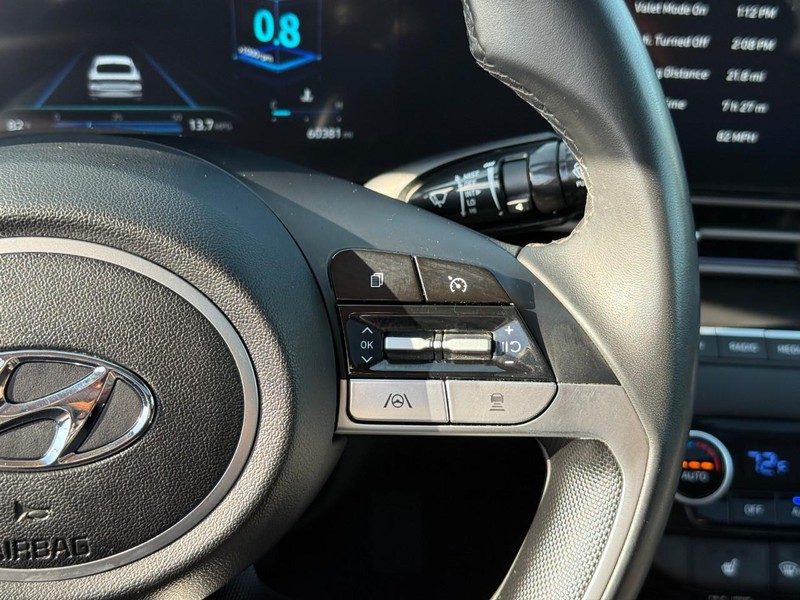 Hyundai Elantra Vehicle Image 24