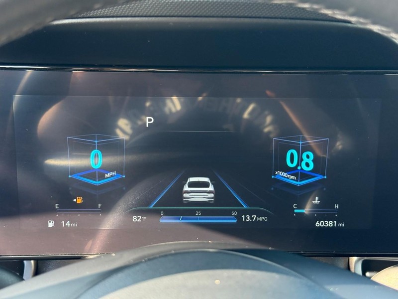 Hyundai Elantra Vehicle Image 25