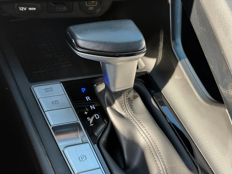 Hyundai Elantra Vehicle Image 26