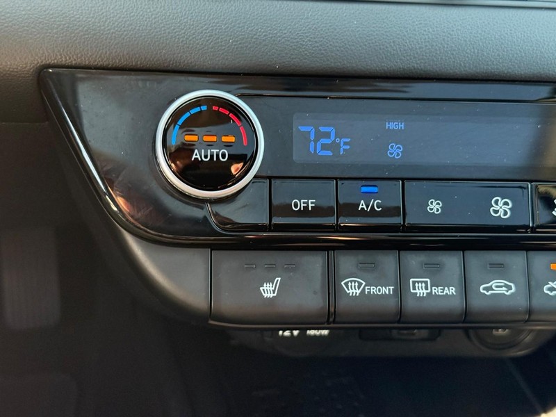 Hyundai Elantra Vehicle Image 27