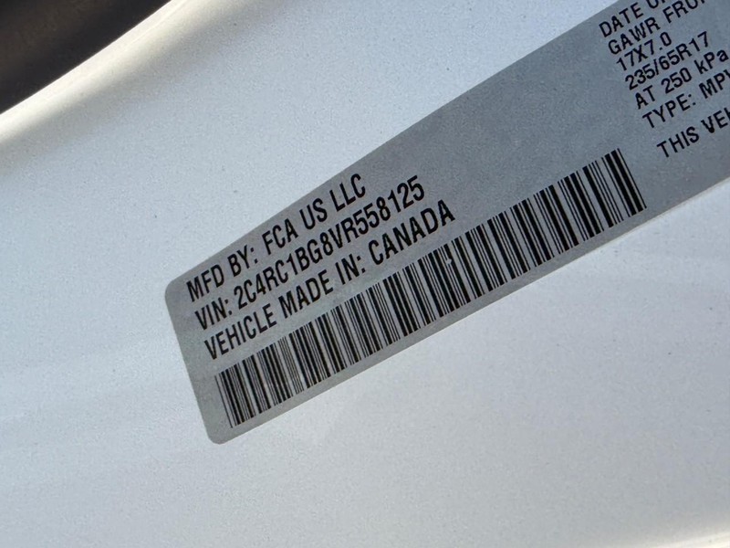 Chrysler Pacifica Vehicle Full-screen Gallery Image 19