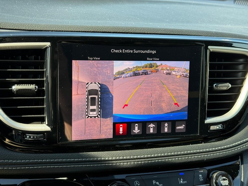 Chrysler Pacifica Vehicle Full-screen Gallery Image 18