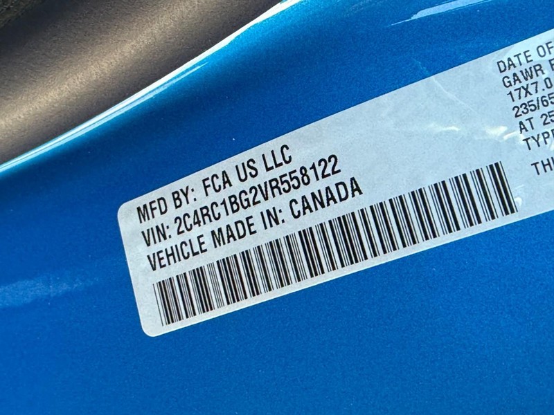 Chrysler Pacifica Vehicle Full-screen Gallery Image 19