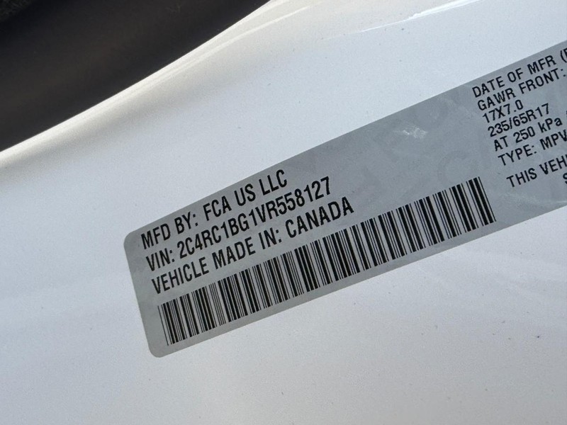 Chrysler Pacifica Vehicle Full-screen Gallery Image 19