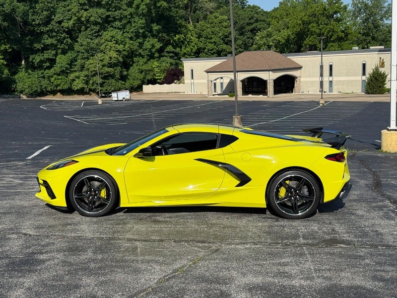 Chevrolet Corvette Vehicle Image 03