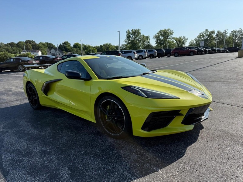 Chevrolet Corvette Vehicle Image 11