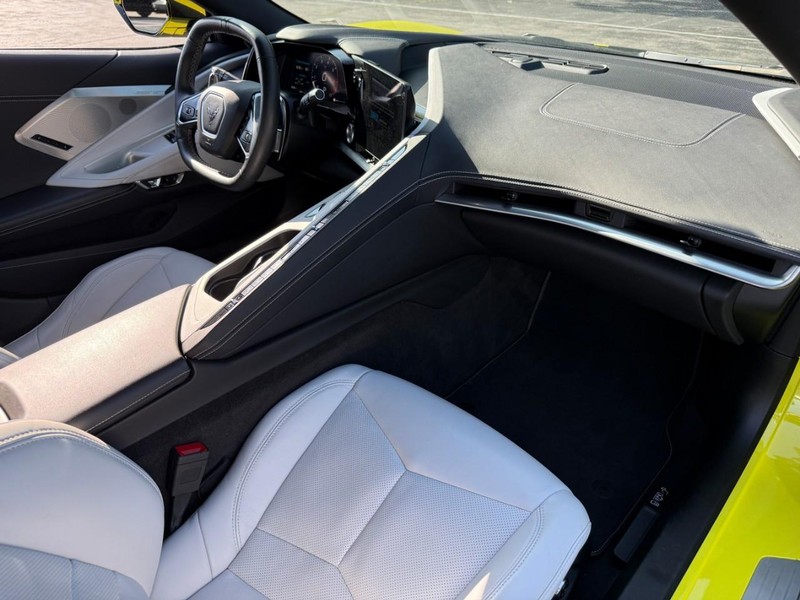 Chevrolet Corvette Vehicle Image 14