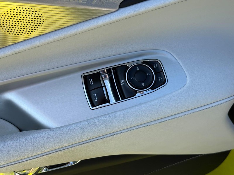 Chevrolet Corvette Vehicle Image 16