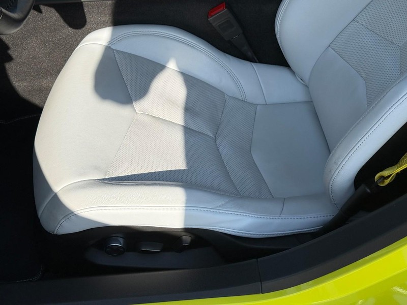 Chevrolet Corvette Vehicle Image 17
