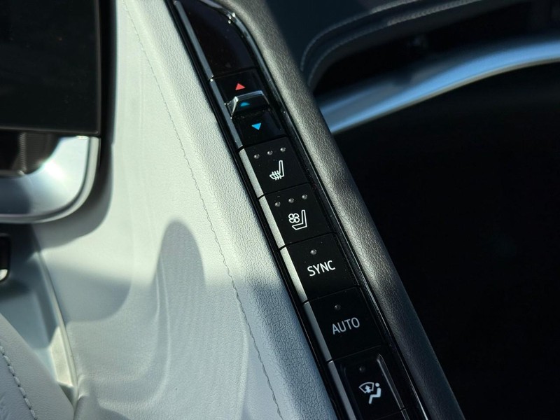 Chevrolet Corvette Vehicle Image 18