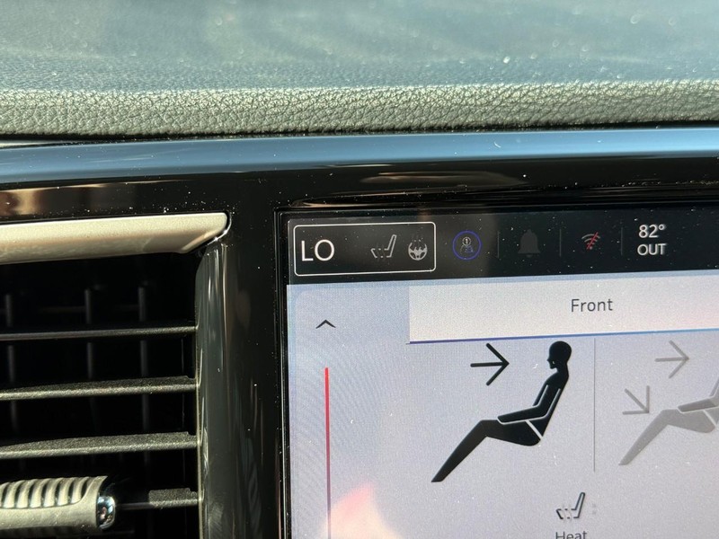 Chrysler Pacifica Vehicle Full-screen Gallery Image 19