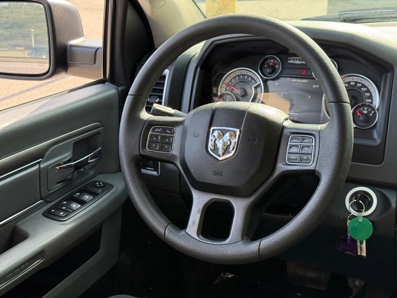 Ram 1500 Classic Vehicle Image 16