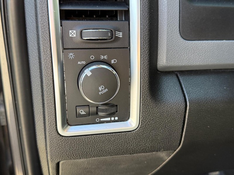 Ram 1500 Classic Vehicle Image 20