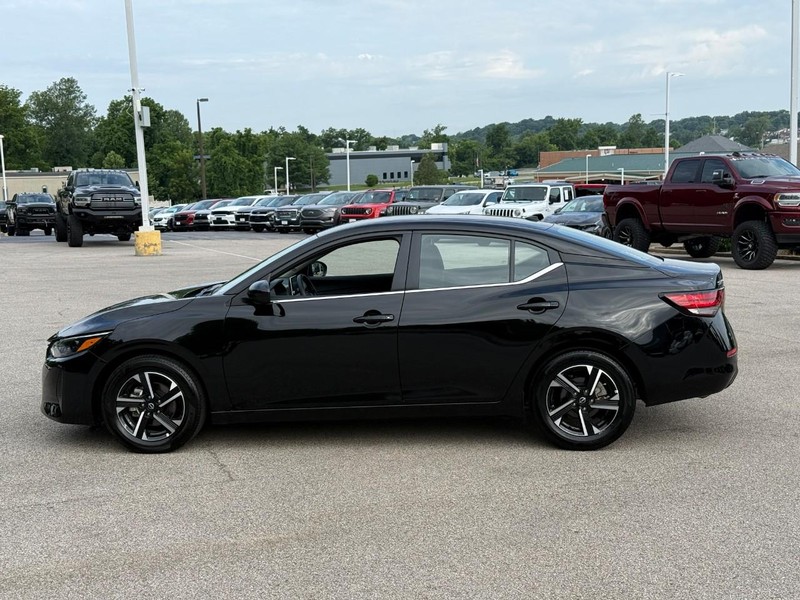Nissan Sentra Vehicle Full-screen Gallery Image 2