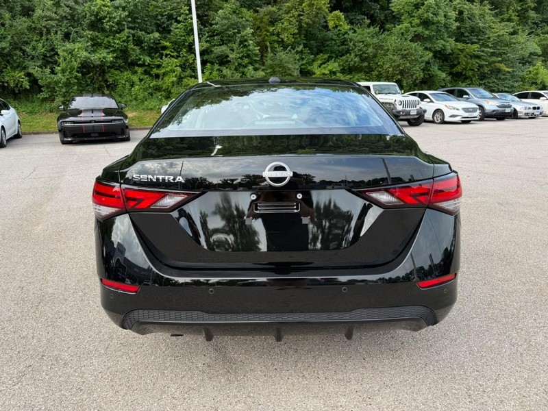 Nissan Sentra Vehicle Full-screen Gallery Image 6