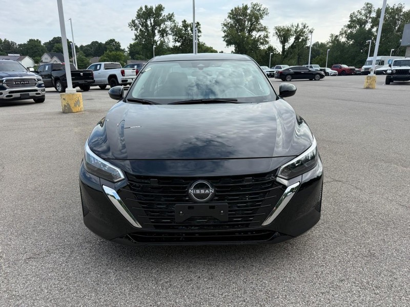 Nissan Sentra Vehicle Full-screen Gallery Image 9