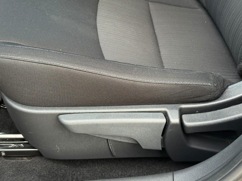 Nissan Sentra Vehicle Full-screen Gallery Image 17
