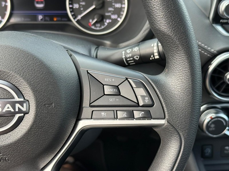 Nissan Sentra Vehicle Full-screen Gallery Image 19