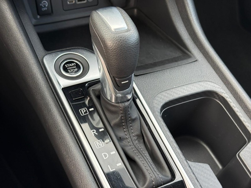 Nissan Sentra Vehicle Full-screen Gallery Image 21
