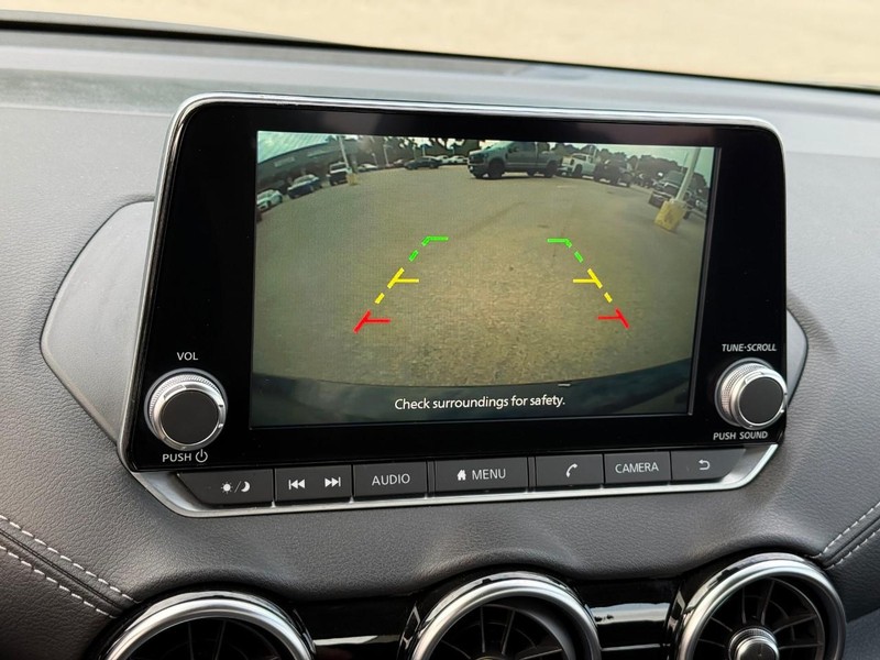 Nissan Sentra Vehicle Full-screen Gallery Image 22