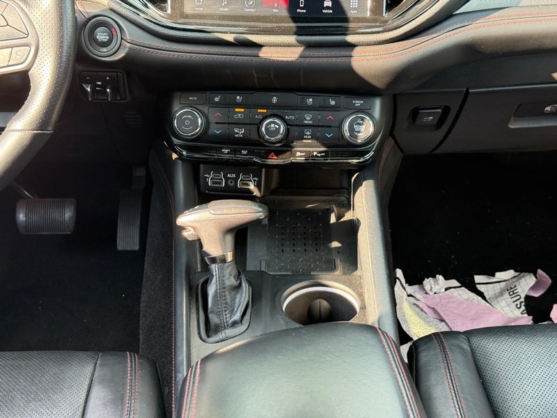 Dodge Durango Vehicle Full-screen Gallery Image 14